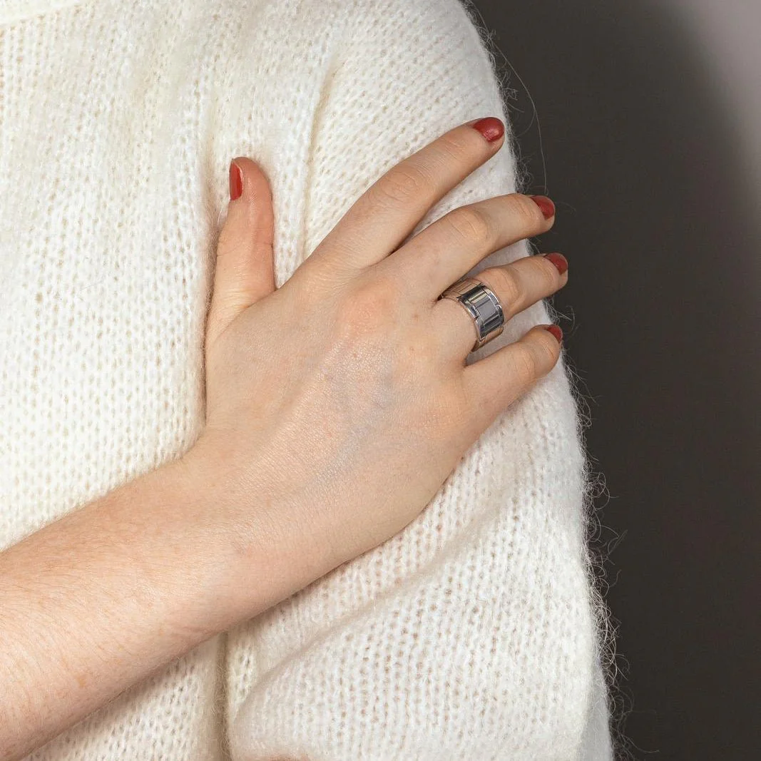 Bague Bandeau CARTIER "Tank" en or blanc - Image 2