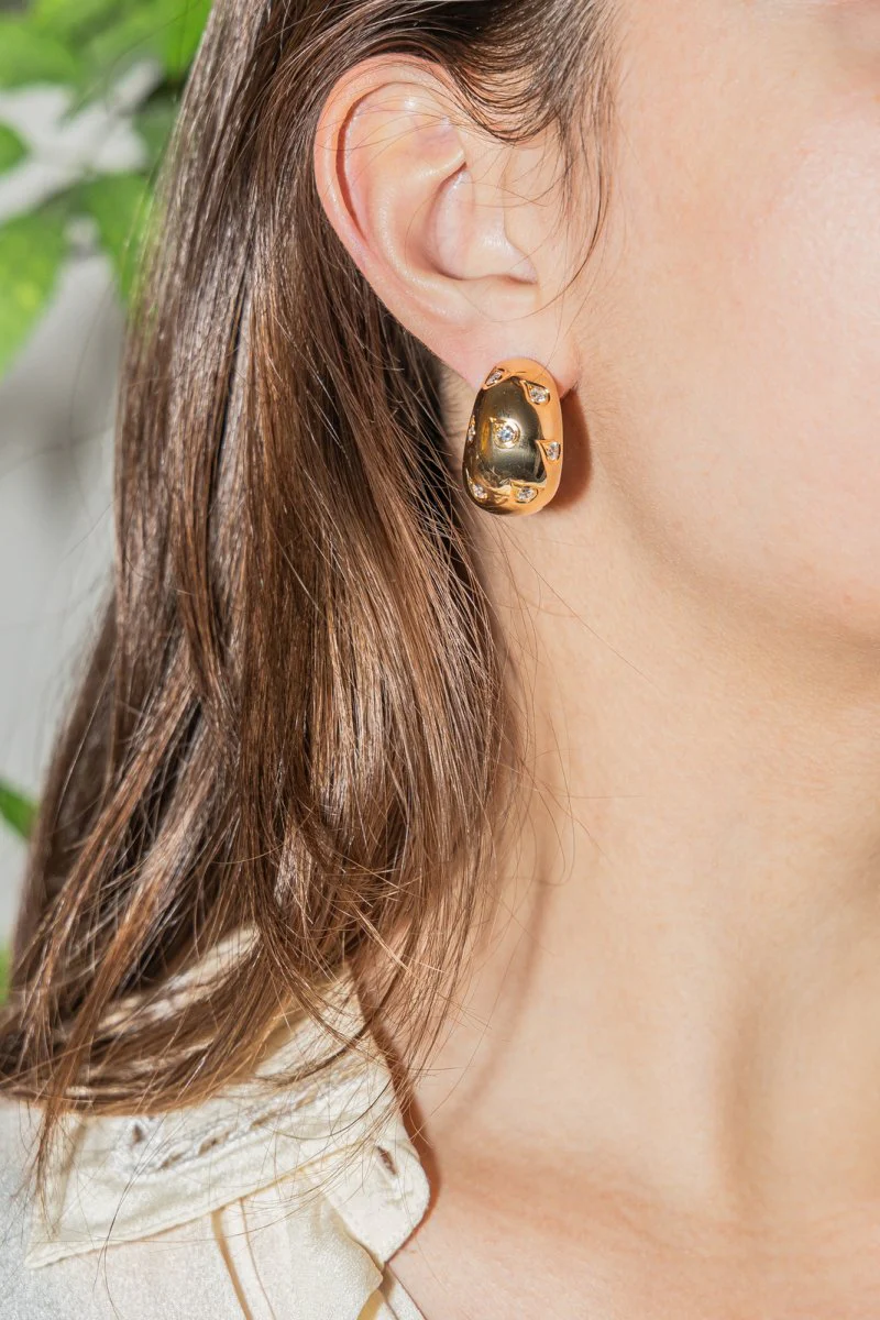 Boucles d'oreilles Créoles CARTIER en or jaune et diamant - Image 2