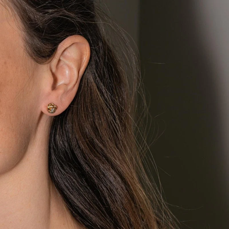 Boucles d'oreilles Puces CARTIER "Trinity" en or blanc, or jaune, or rose et diamants - Image 2