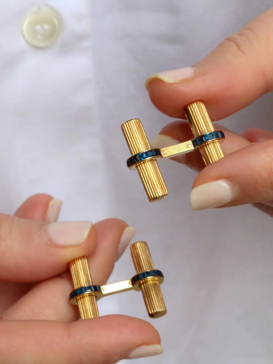 CARTIER Boutons de manchette or jaune saphirs calibrés - Image 2