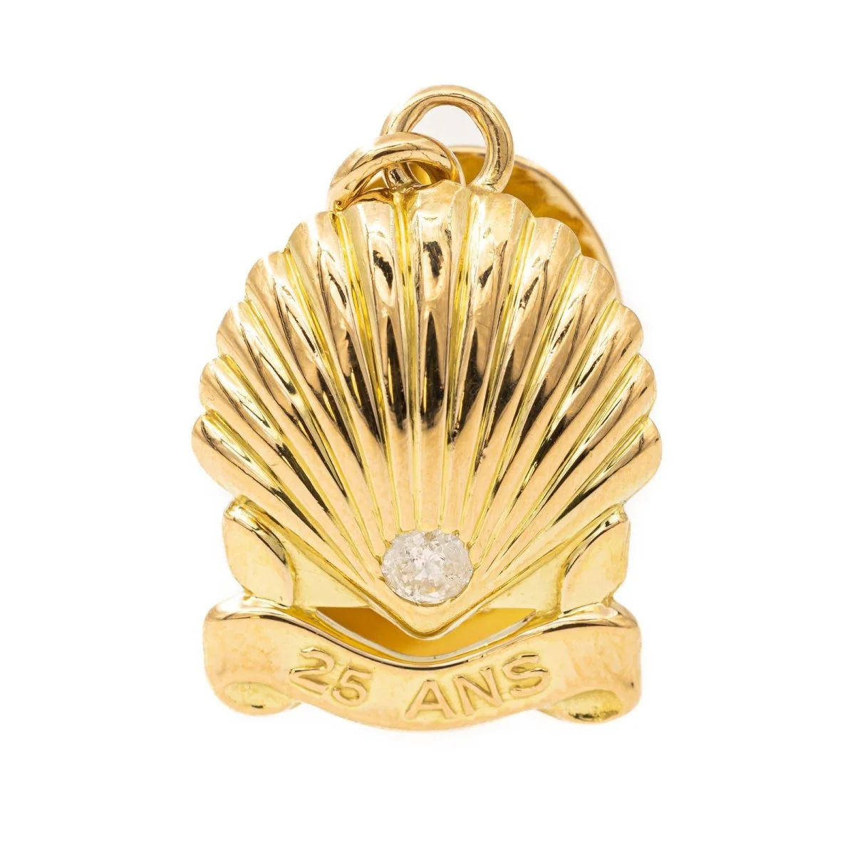 Pendentif CARTIER en or jaune et diamants