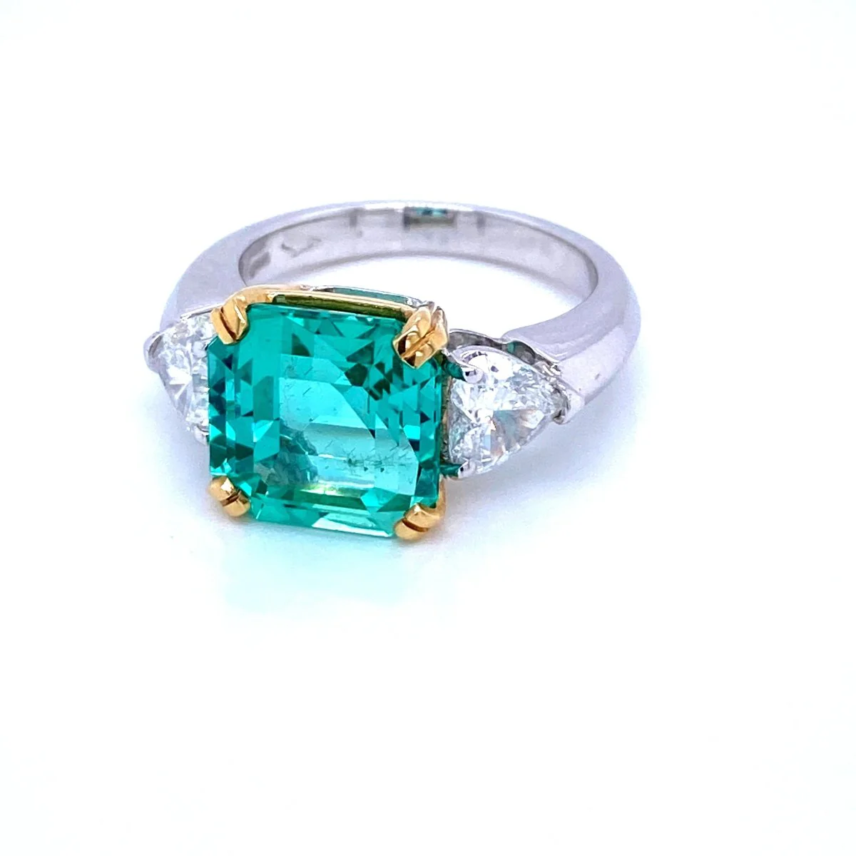 Certified 5.55 Carat Colombian Natural Emerald Heart Diamond Ring - Image 3