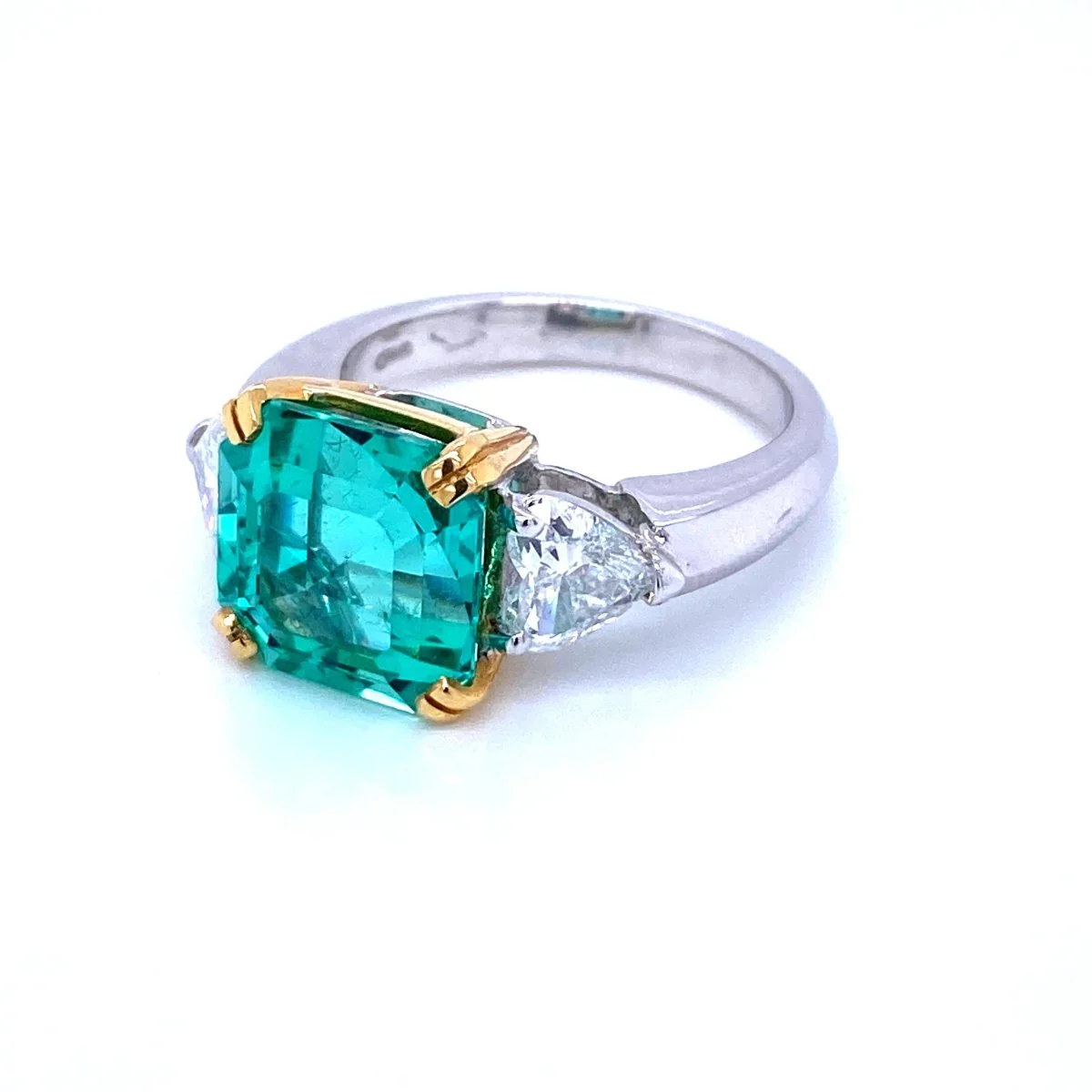 Certified 5.55 Carat Colombian Natural Emerald Heart Diamond Ring - Image 4
