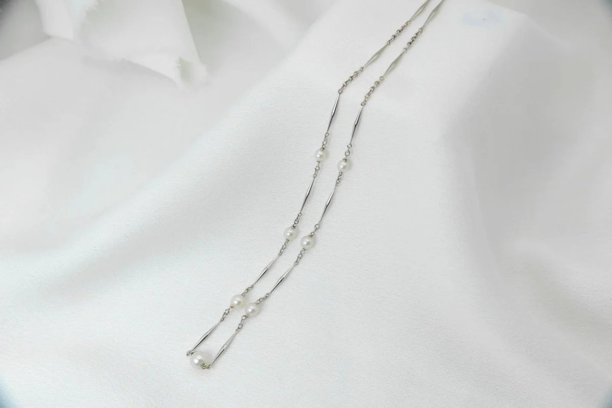 Collier chaîne vintage en bâtonnets d’or et perles - Image 3
