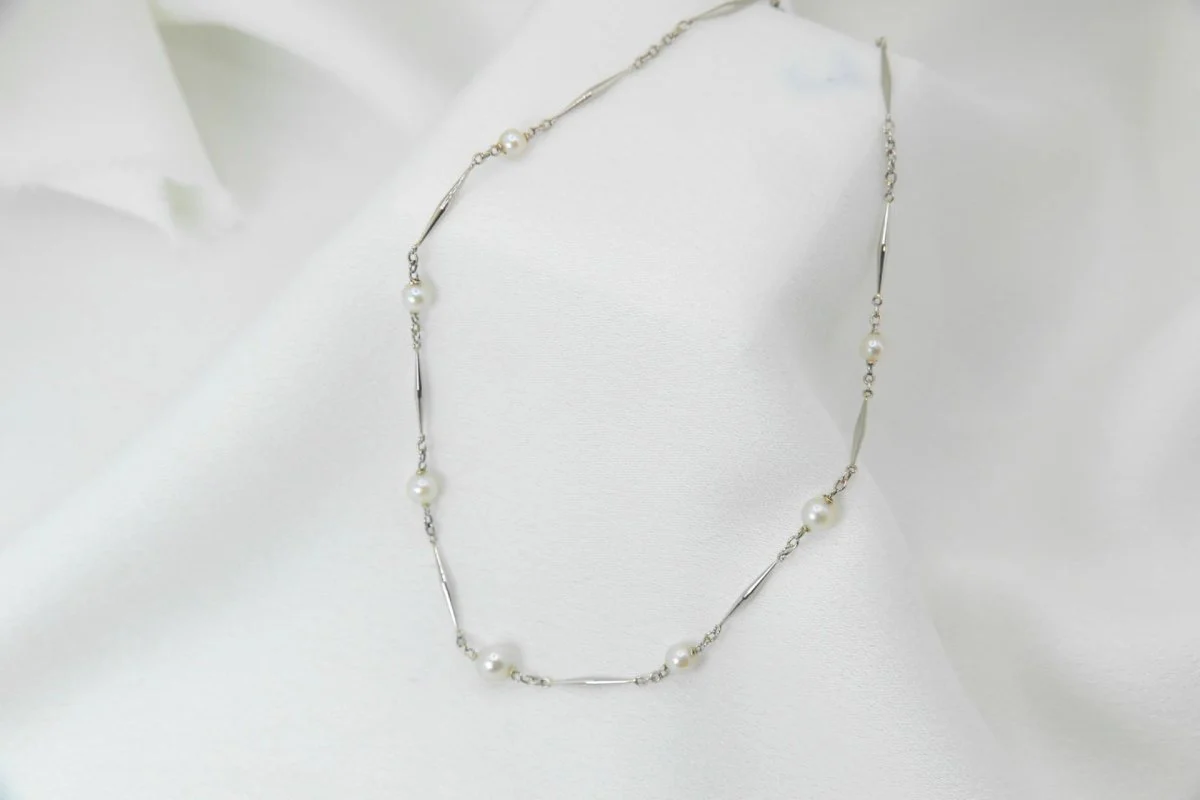 Collier chaîne vintage en bâtonnets d’or et perles - Image 4