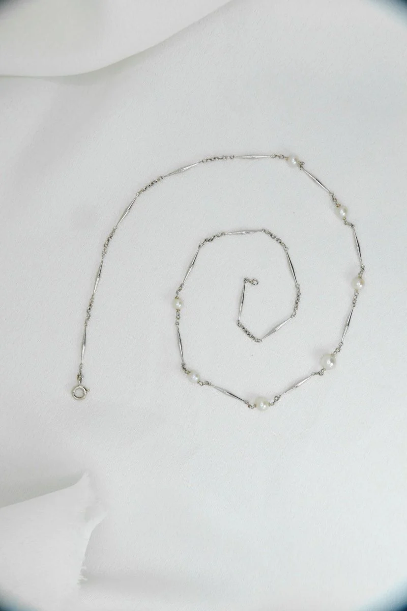 Collier chaîne vintage en bâtonnets d’or et perles - Image 5