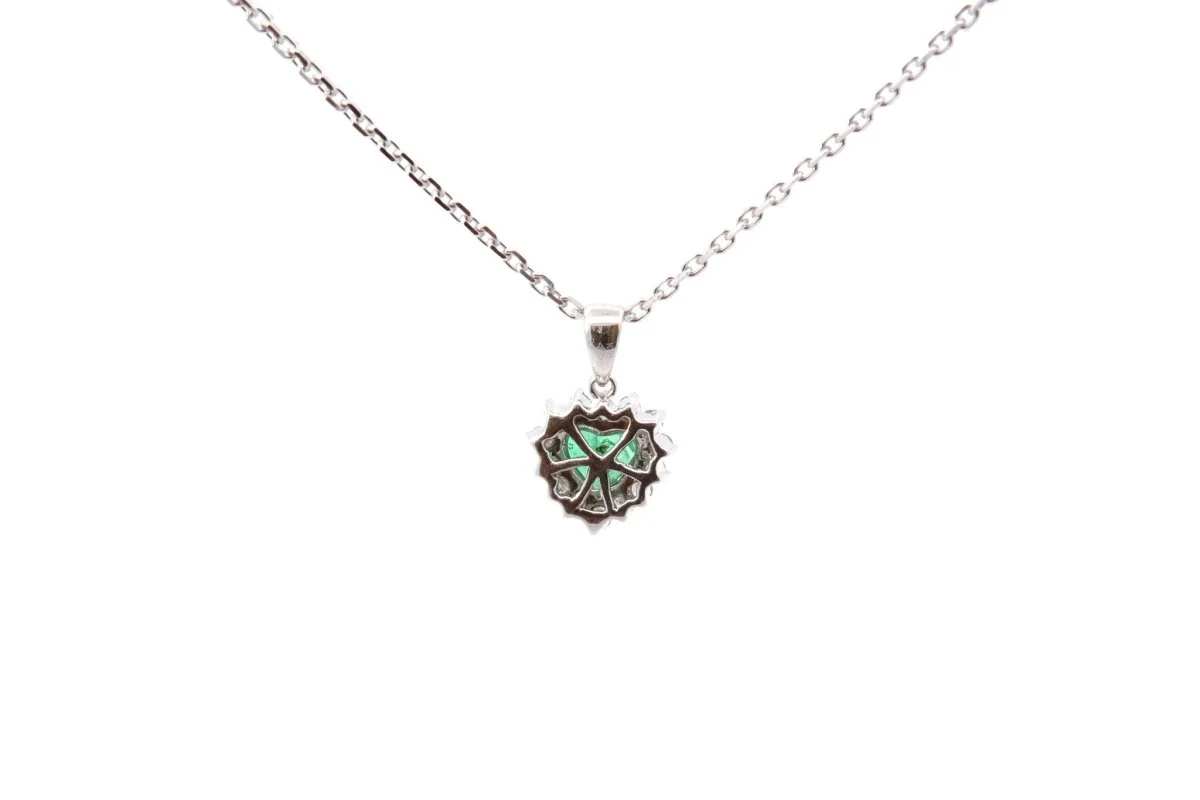 Chaine pendentif en or blanc, émeraude et diamants - Image 3