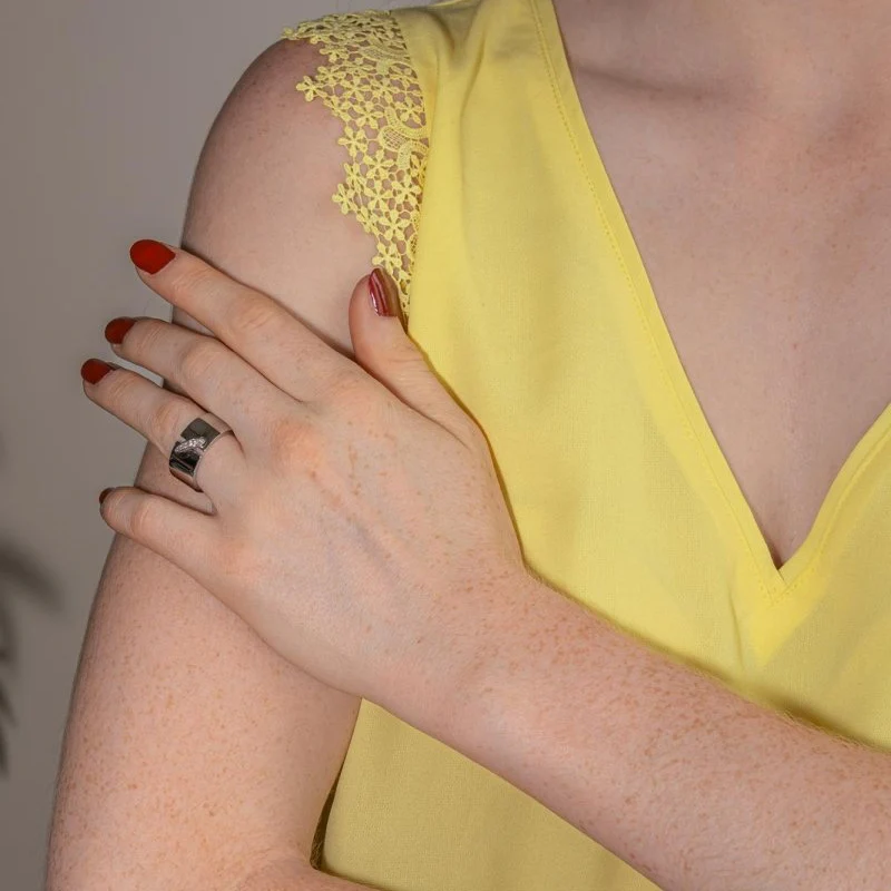 Bague Bandeau CHAUMET "Liens" en or blanc et diamants - Image 2