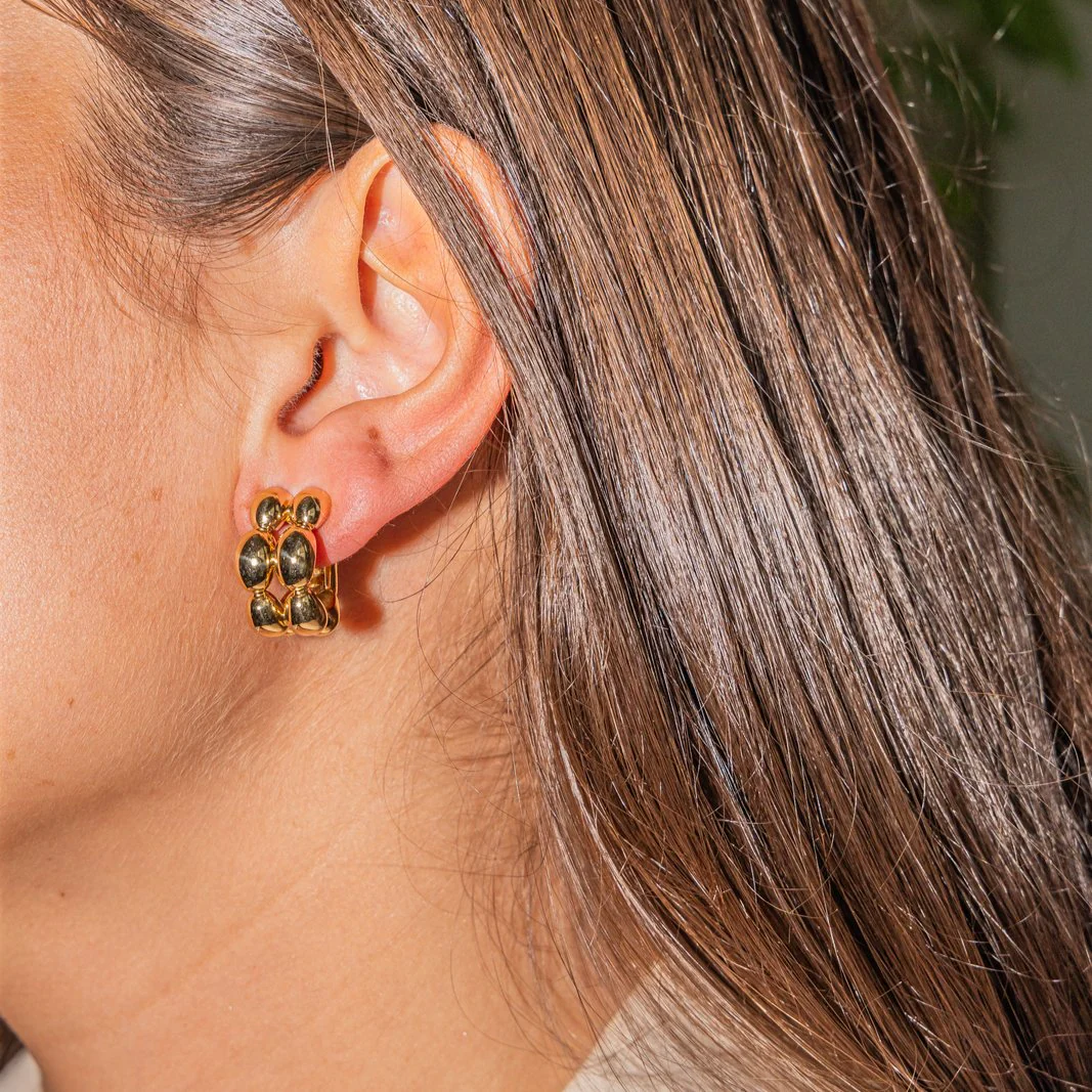 Boucles d'oreilles Créoles CHAUMET "Magellan" en or jaune - Image 2