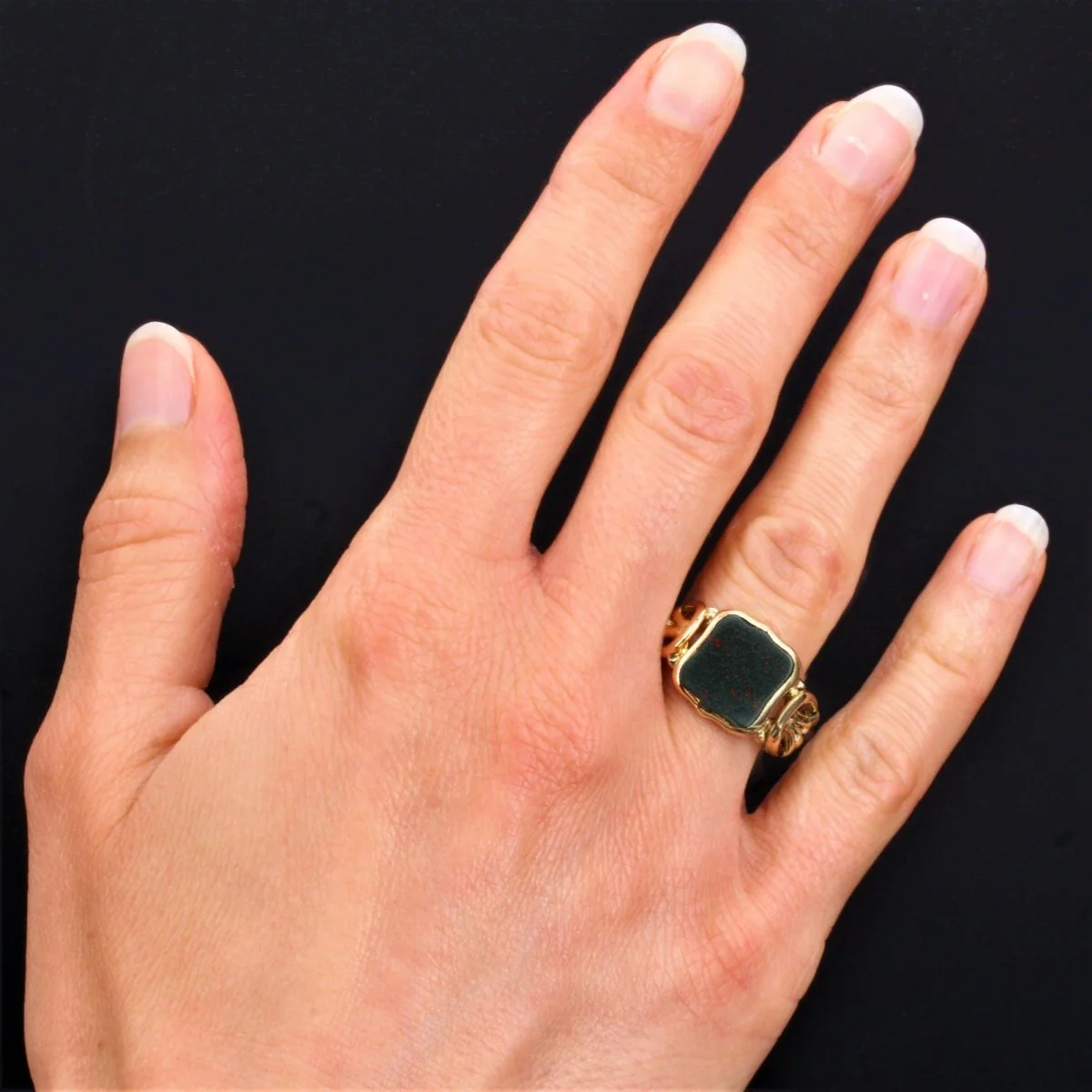 Bague Chevalière en or jaune et jaspe - Image 2