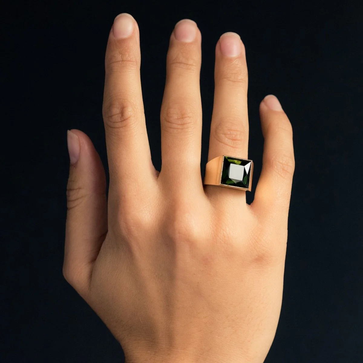 Bague Chevalière en or jaune et tourmaline - Image 2