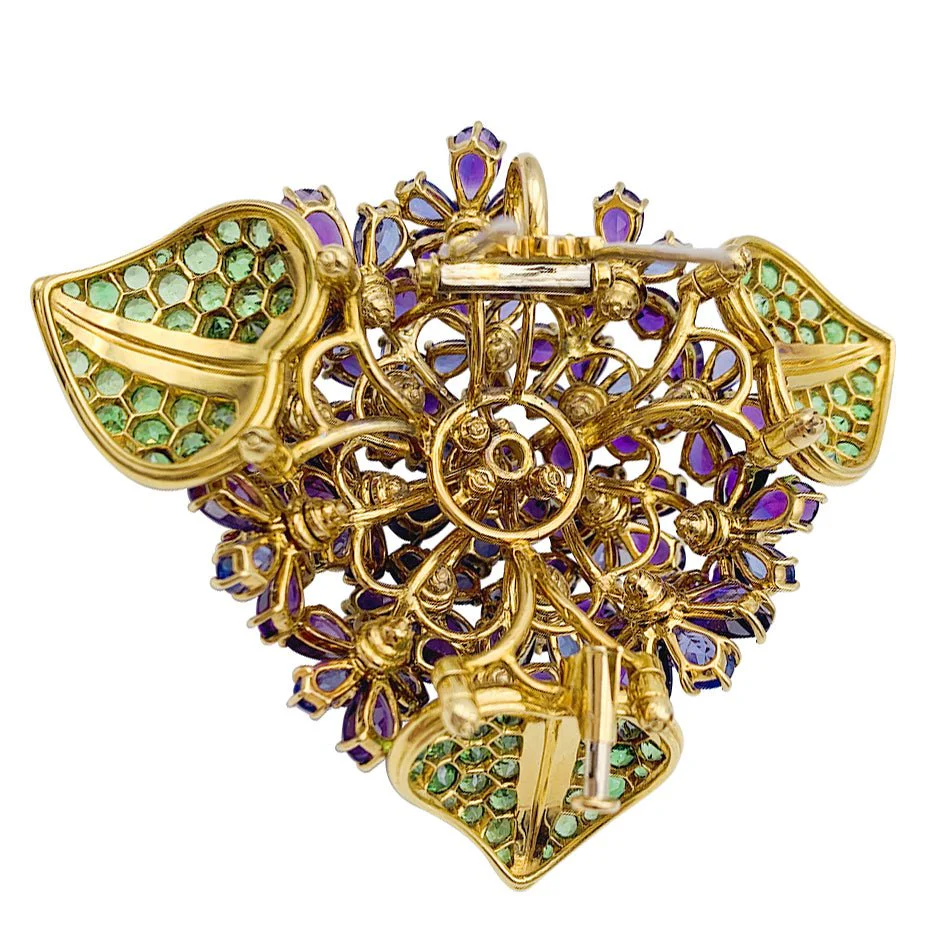 Clip René Boivin,"Bouquet de Violettes", or jaune, gemmes de couleur. - Image 3