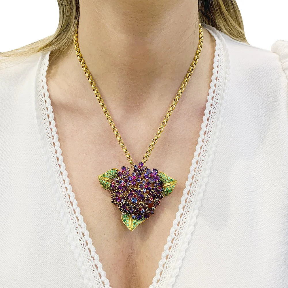 Clip René Boivin,"Bouquet de Violettes", or jaune, gemmes de couleur. - Image 9