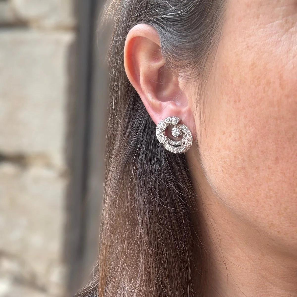 Clips d'oreilles platine et diamants - Image 2