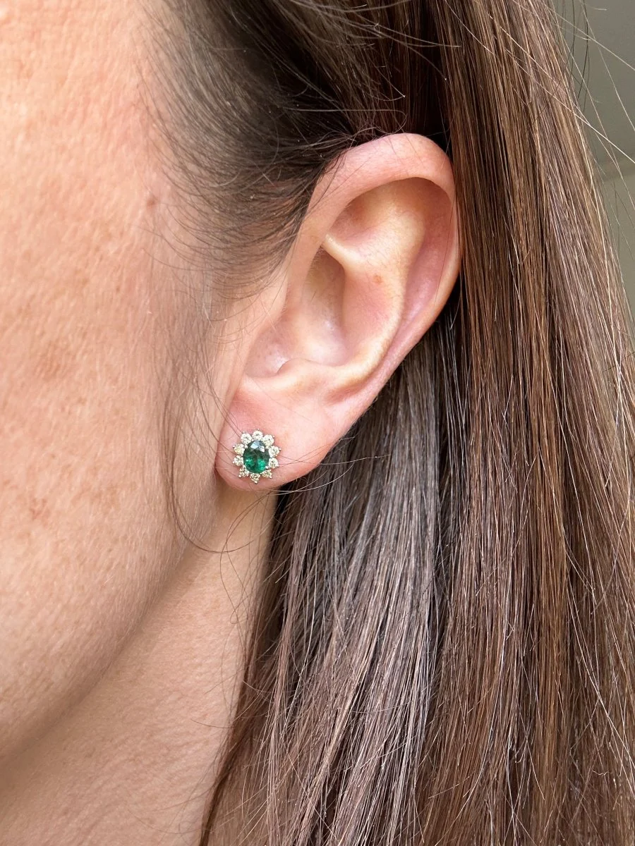 Boucles d'oreilles en or blanc, émeraude et diamants - Image 2