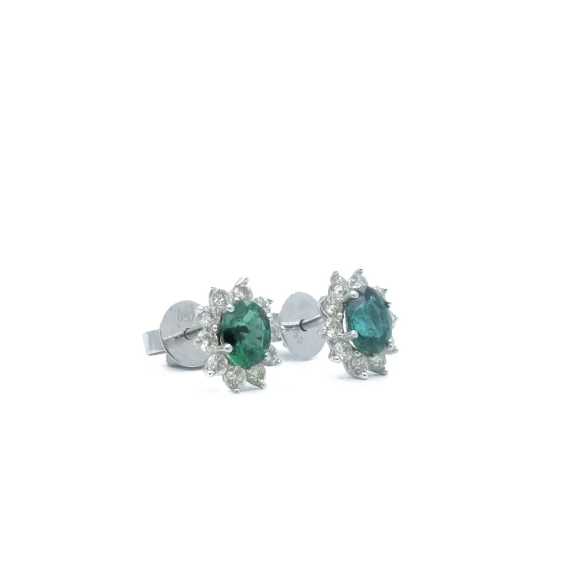 Boucles d'oreilles en or blanc, émeraude et diamants - Image 4