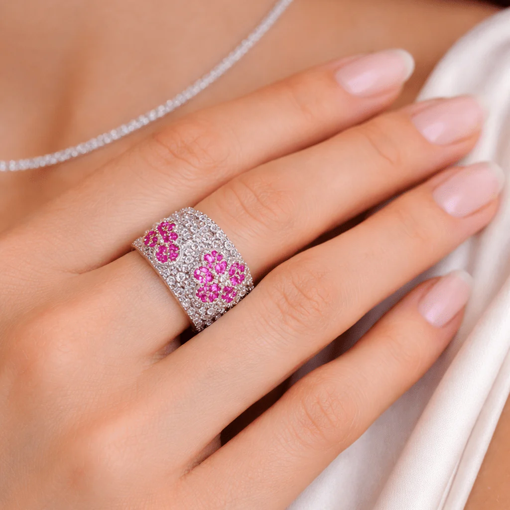 Bague Bandeau en or blanc, rubis et diamants - Image 2