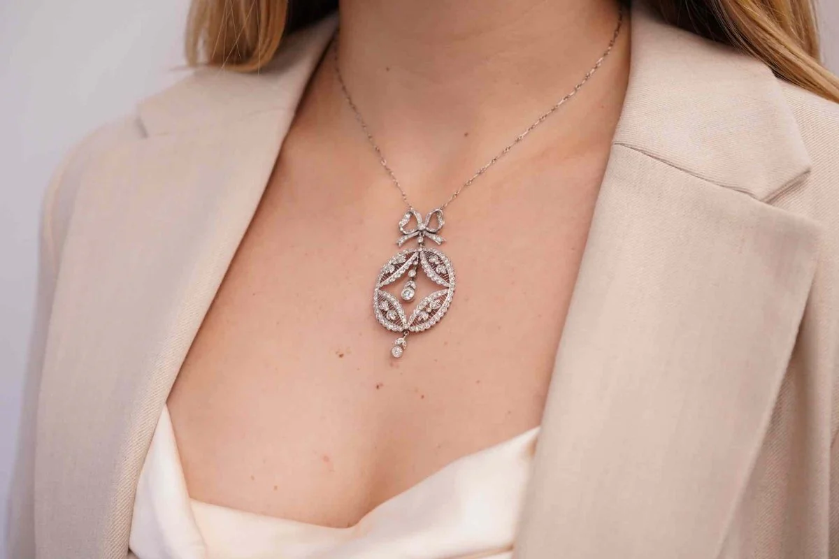 Collier pendentif en platine et diamants - Image 2