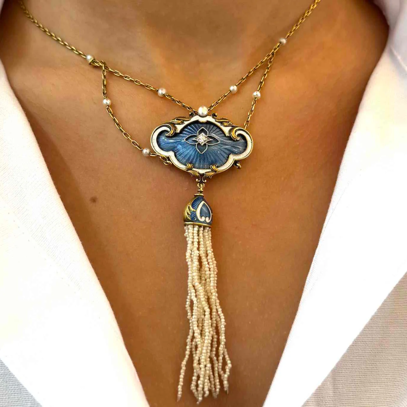 Collier Draperie en or jaune, émail, perles et diamant - Image 2