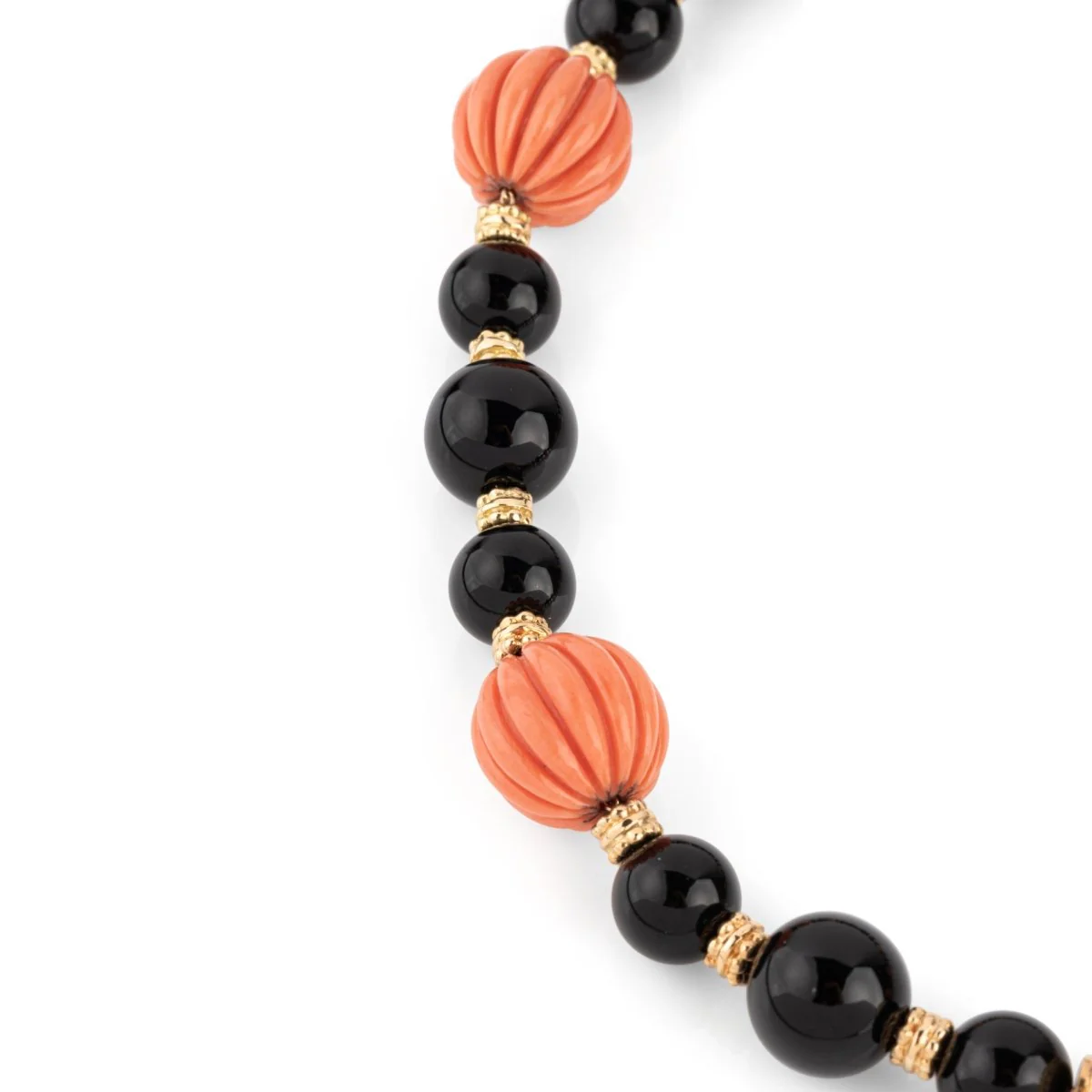 Collier BOUCHERON en or jaune, onyx et corail - Image 4