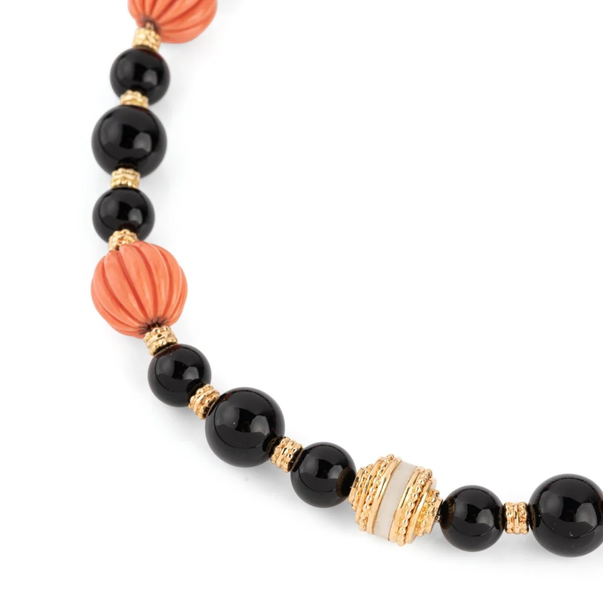 Collier BOUCHERON en or jaune, onyx et corail - Image 5