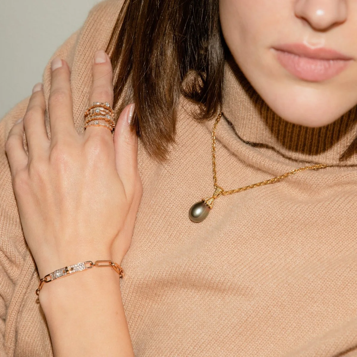 Collier Pendentif BOUCHERON en or jaune, perle et diamants - Image 2