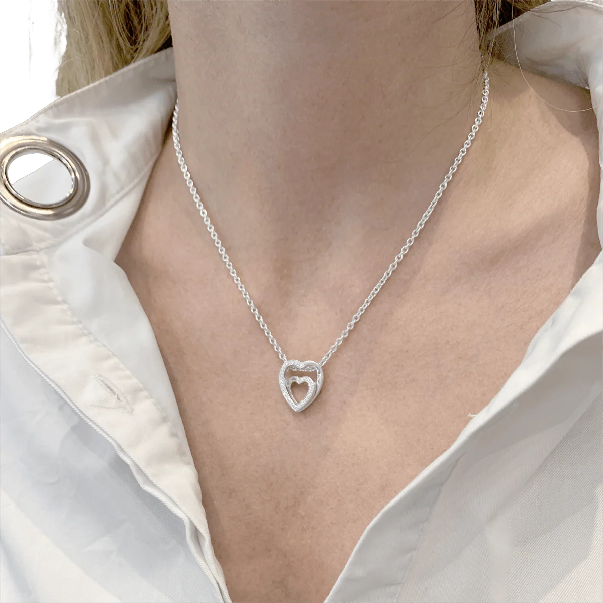 Collier Pendentif CARTIER en or blanc et diamants - Image 2
