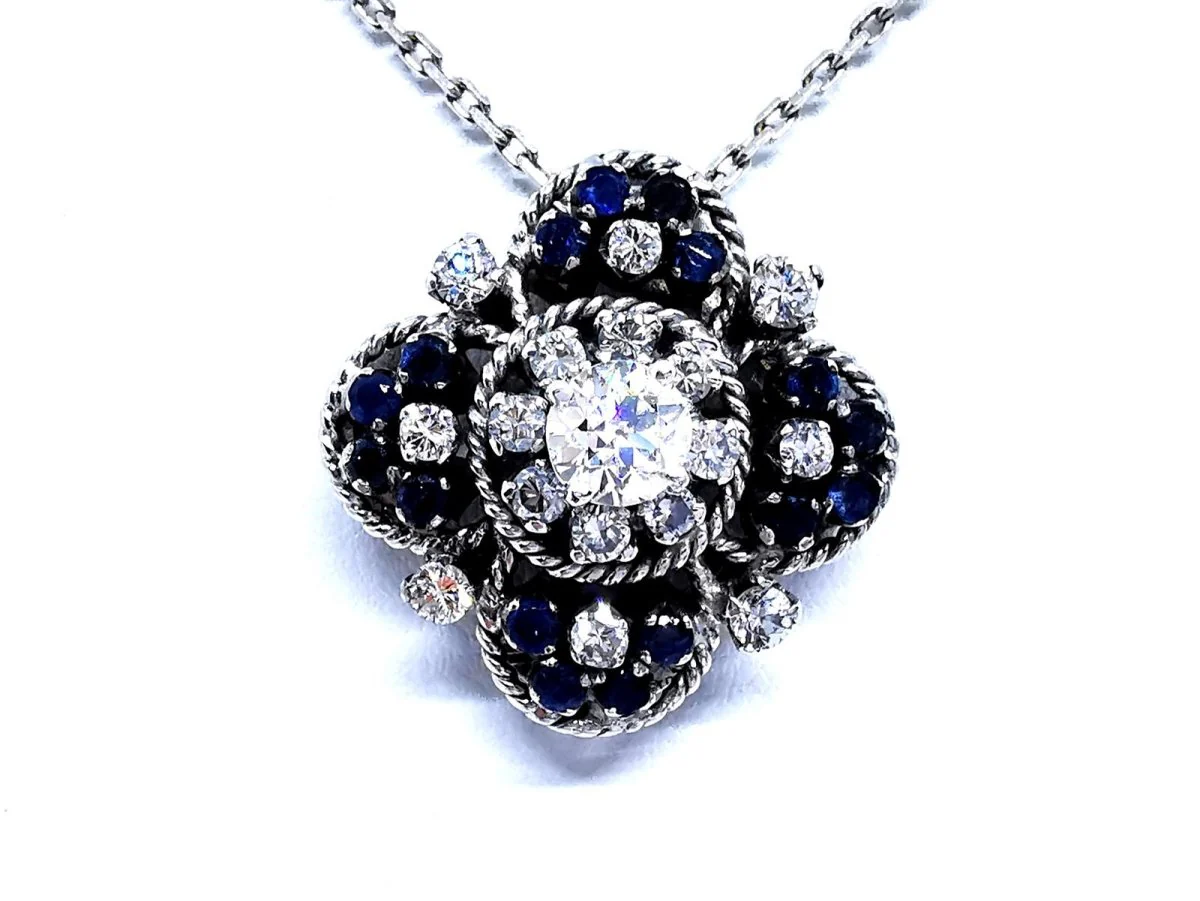 Collier Pendentif en or blanc, saphirs et diamants