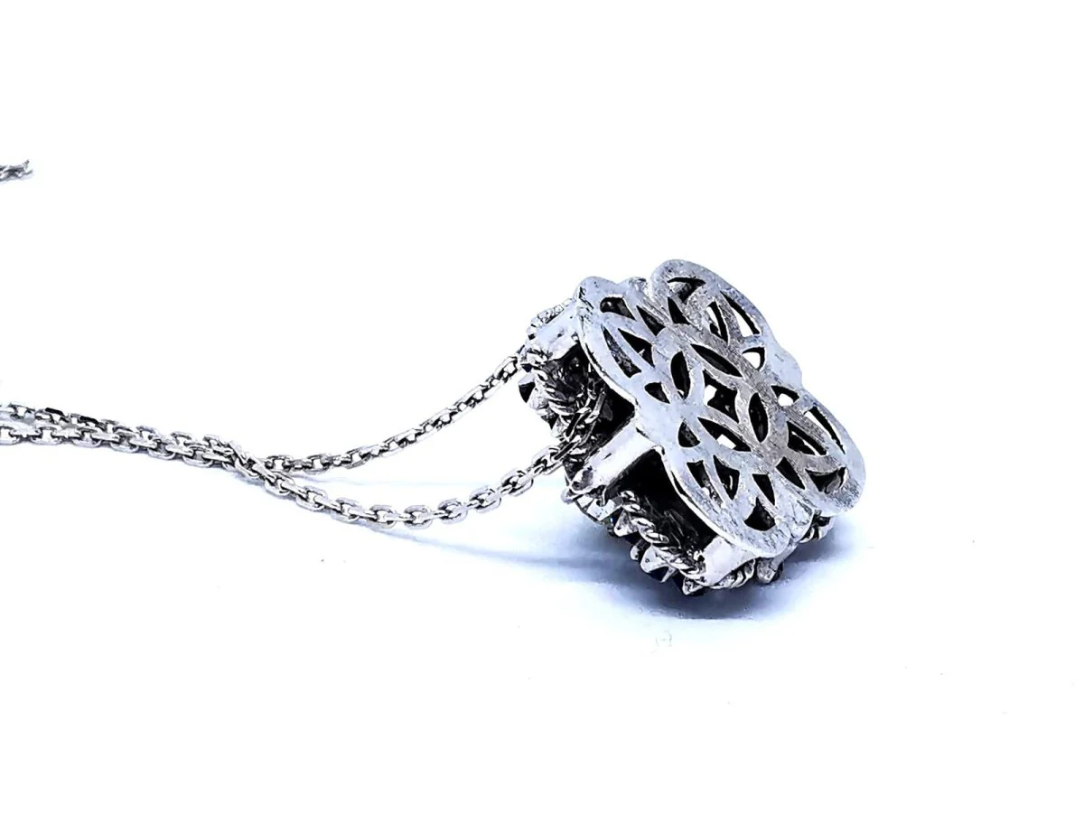 Collier Pendentif en or blanc, saphirs et diamants - Image 8
