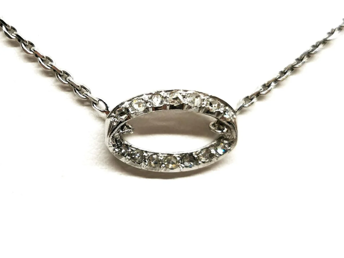 Collier Pendentif oval en or blanc et diamants