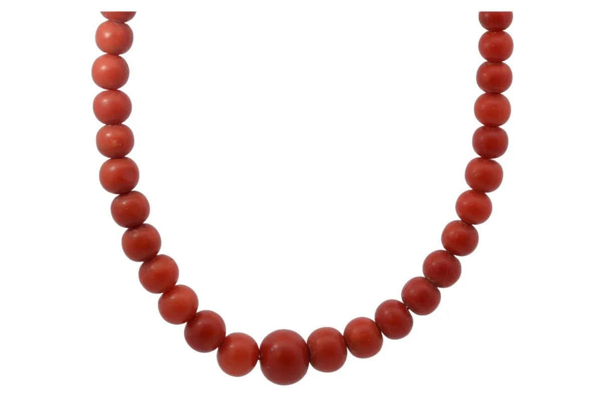 Collier en or jaune et corail