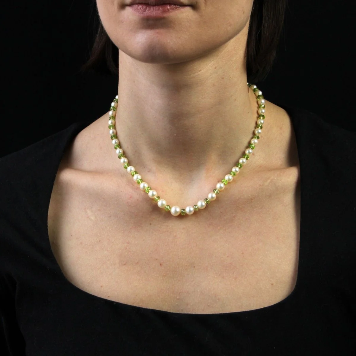 Collier Perles en or jaune, perles et péridots - Image 2
