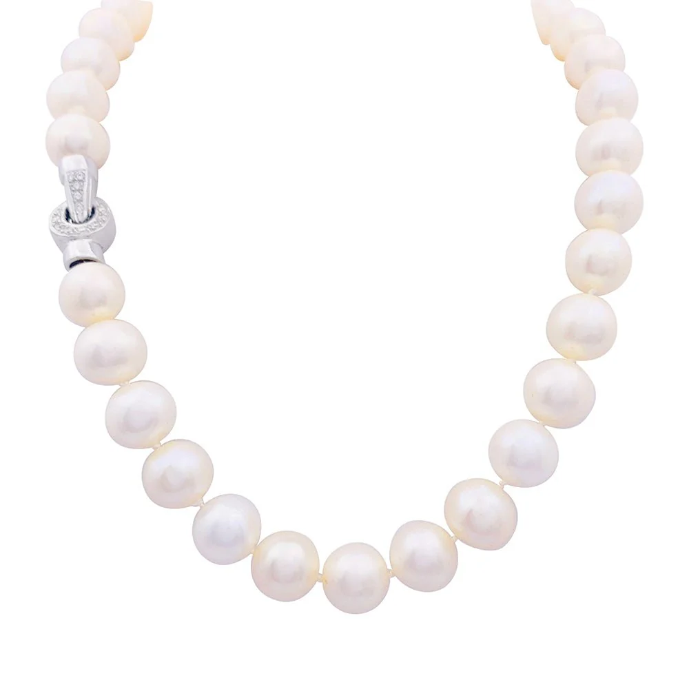 Collier de perles en or blanc