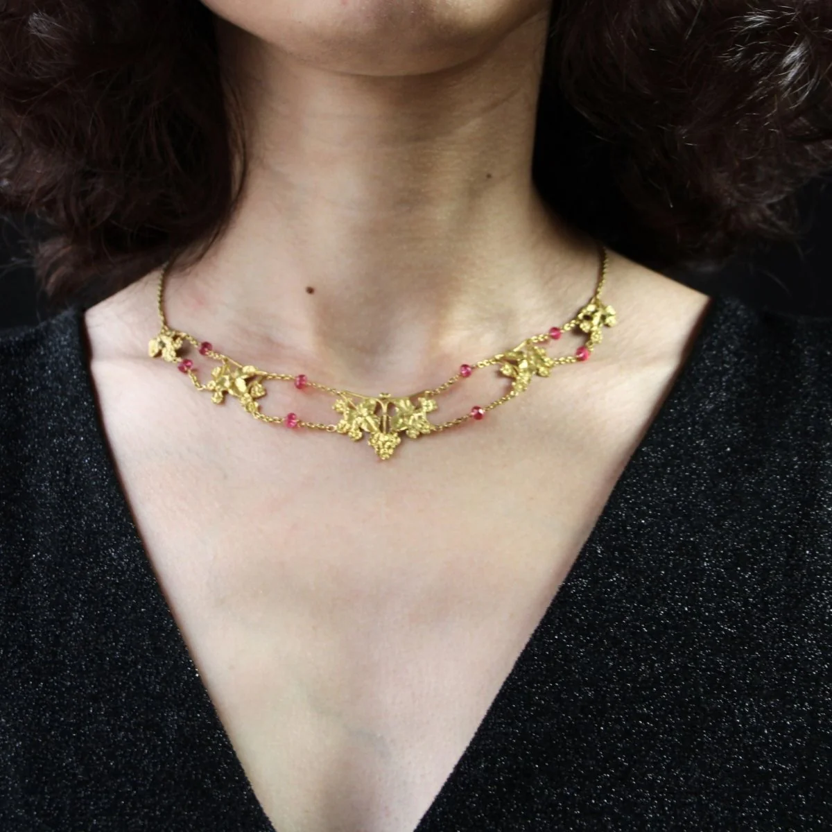 Collier Draperie en or jaune et spinelles - Image 2
