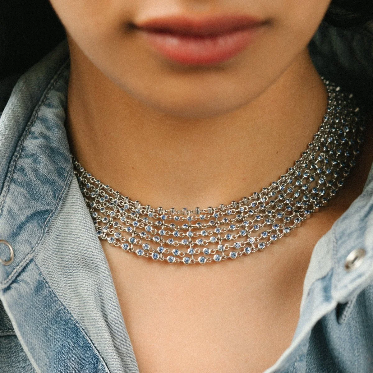 Collier Draperie en or blanc et saphirs - Image 4