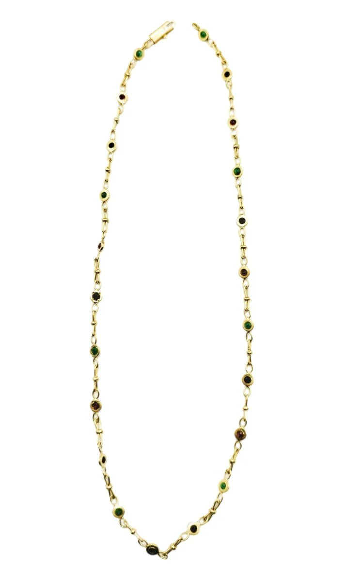 Collier en or jaune et pierres fines