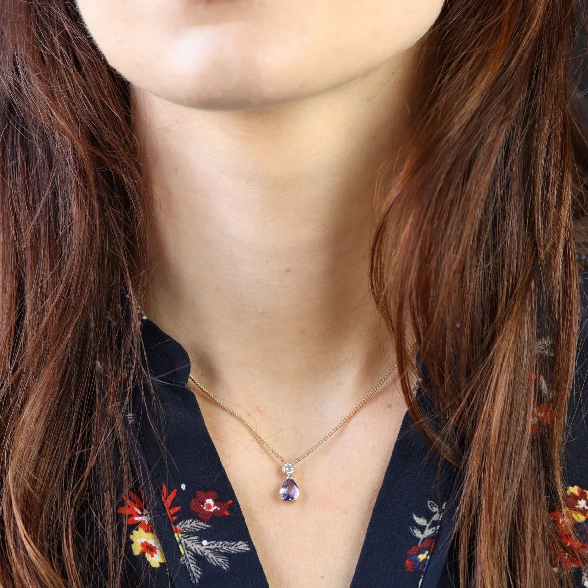 Collier Chaîne en or jaune, tanzanite et diamants - Image 2