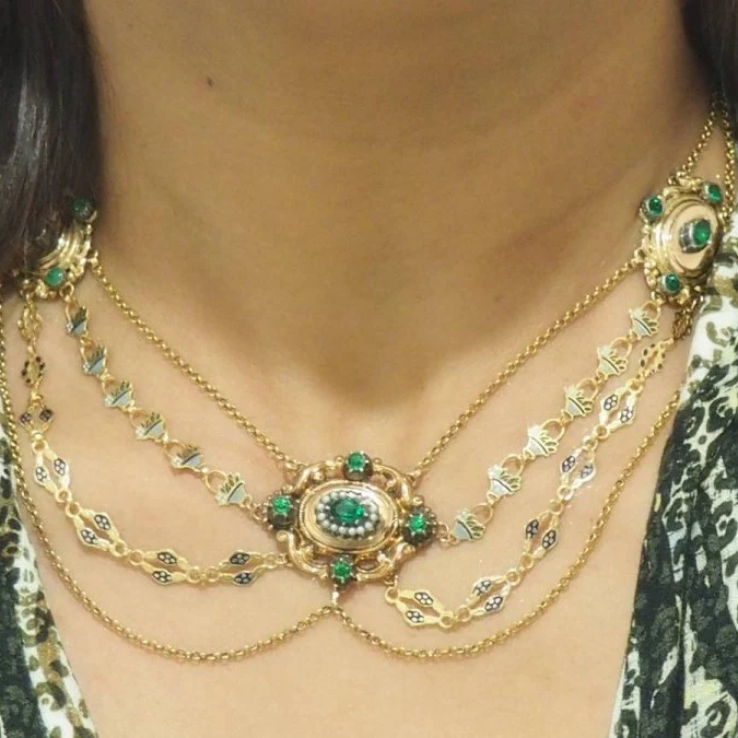 Collier Draperie en or jaune et perles - Image 2