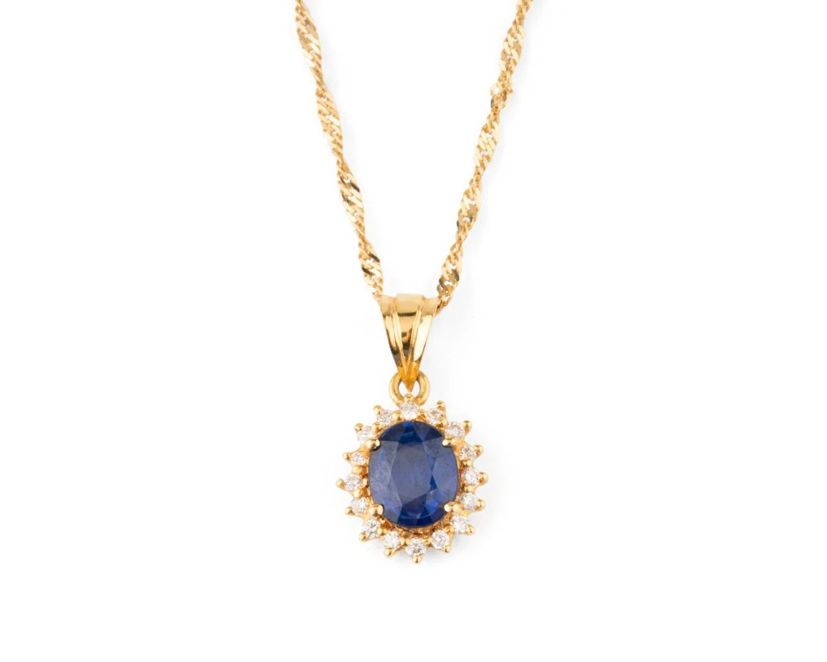 Collier et pendentif Marguerite en or jaune, saphir et diamants