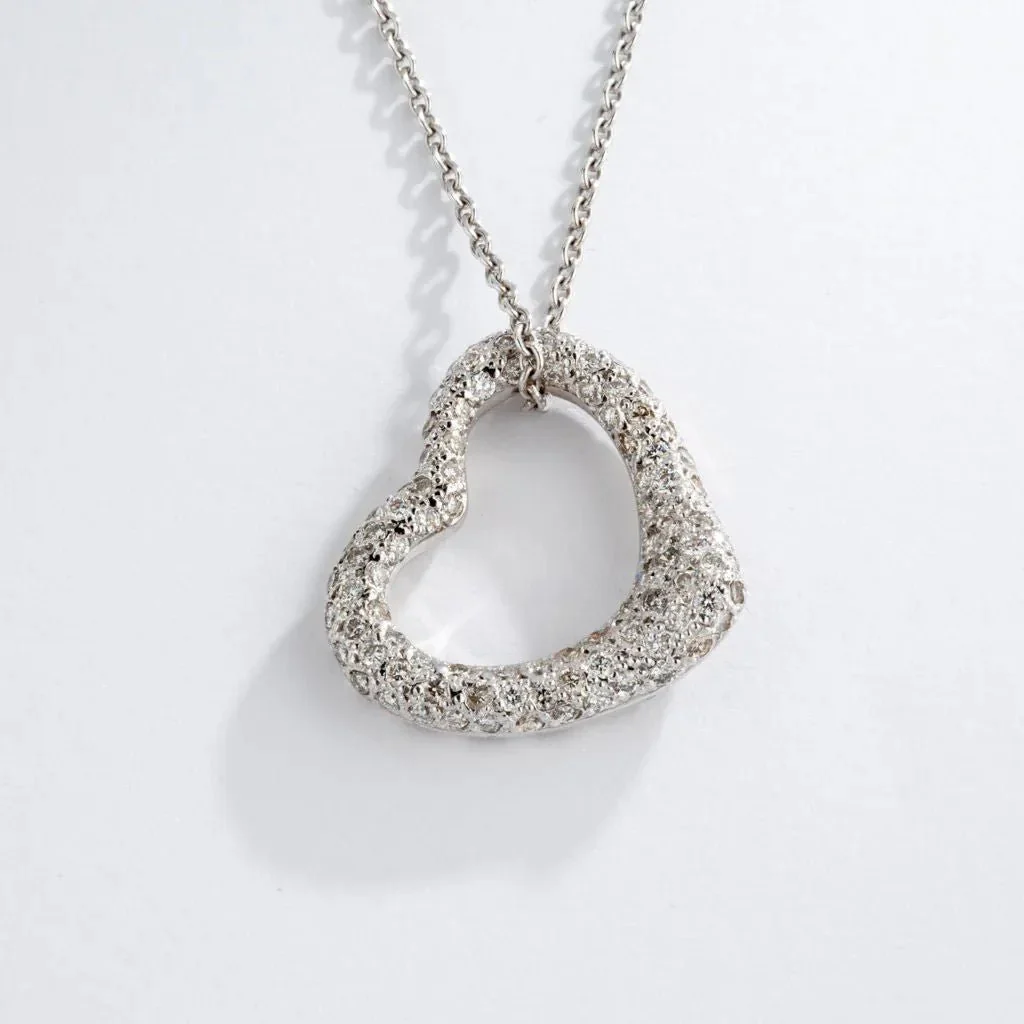 Pendentif en or gris formant un cœur pavée de diamants - Image 3
