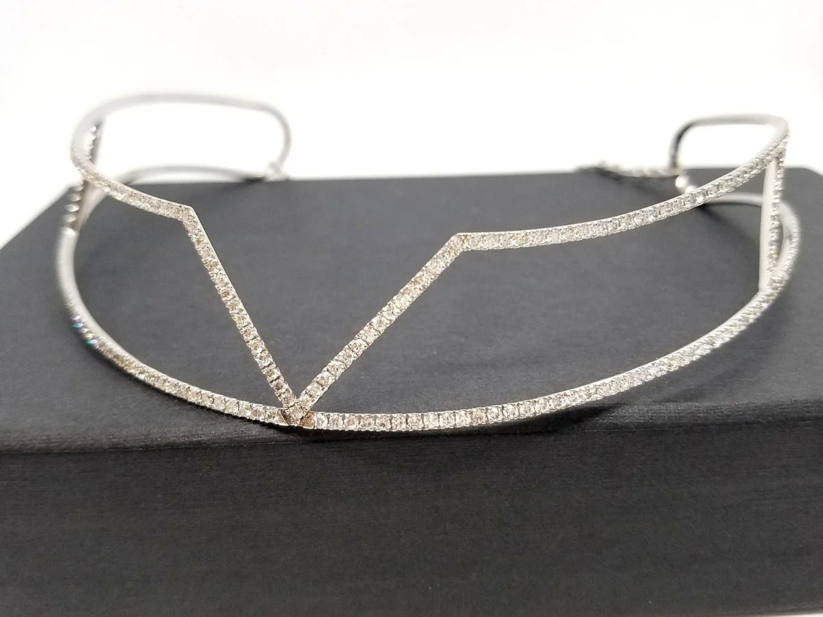 Collier Ras de cou graphique en or blanc et diamants - Image 12