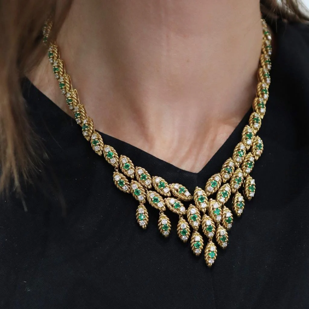 Collier MAUBOUSSIN en or jaune, émeraudes et diamants - Image 2