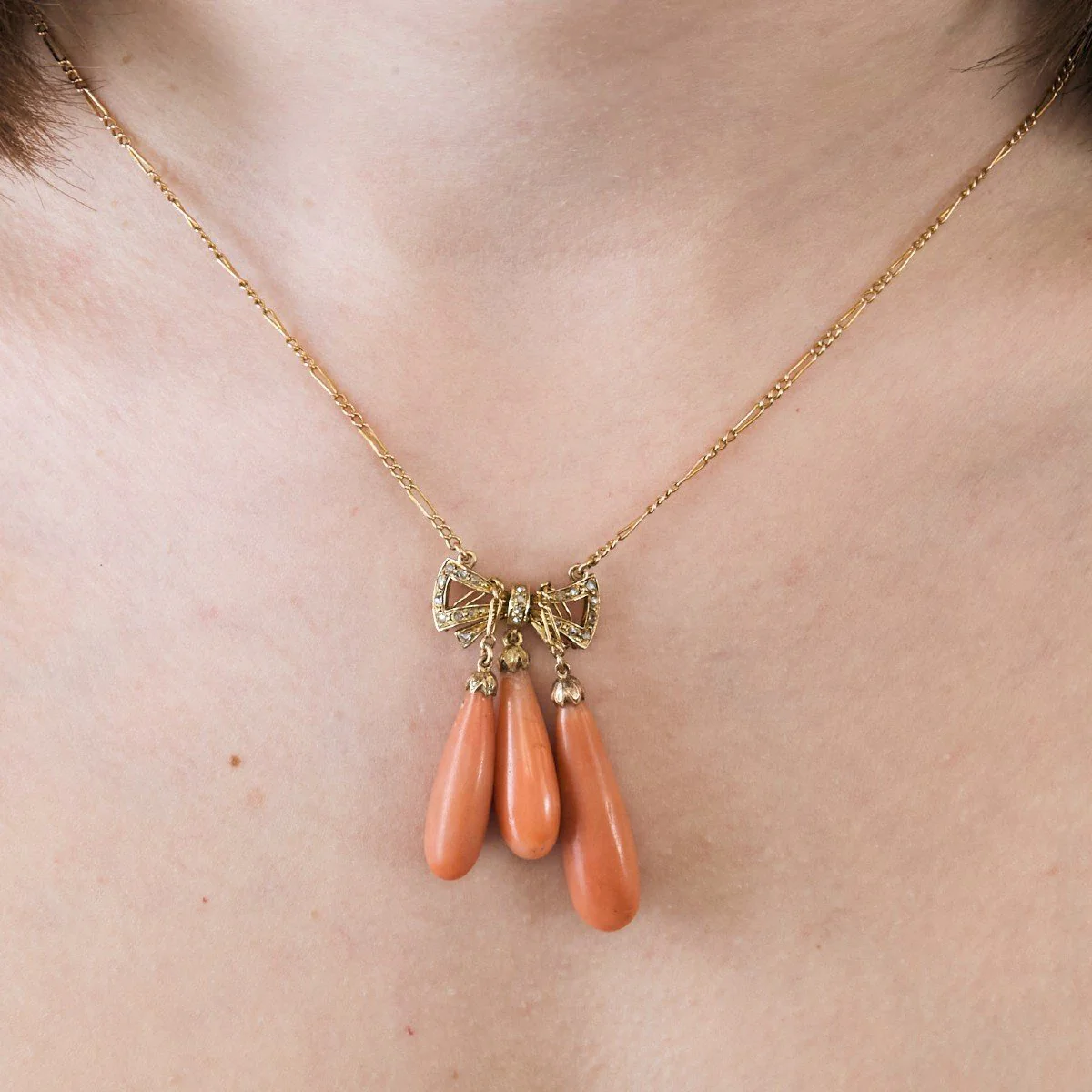 Collier Négligé en or rose, corail et diamants - Image 2