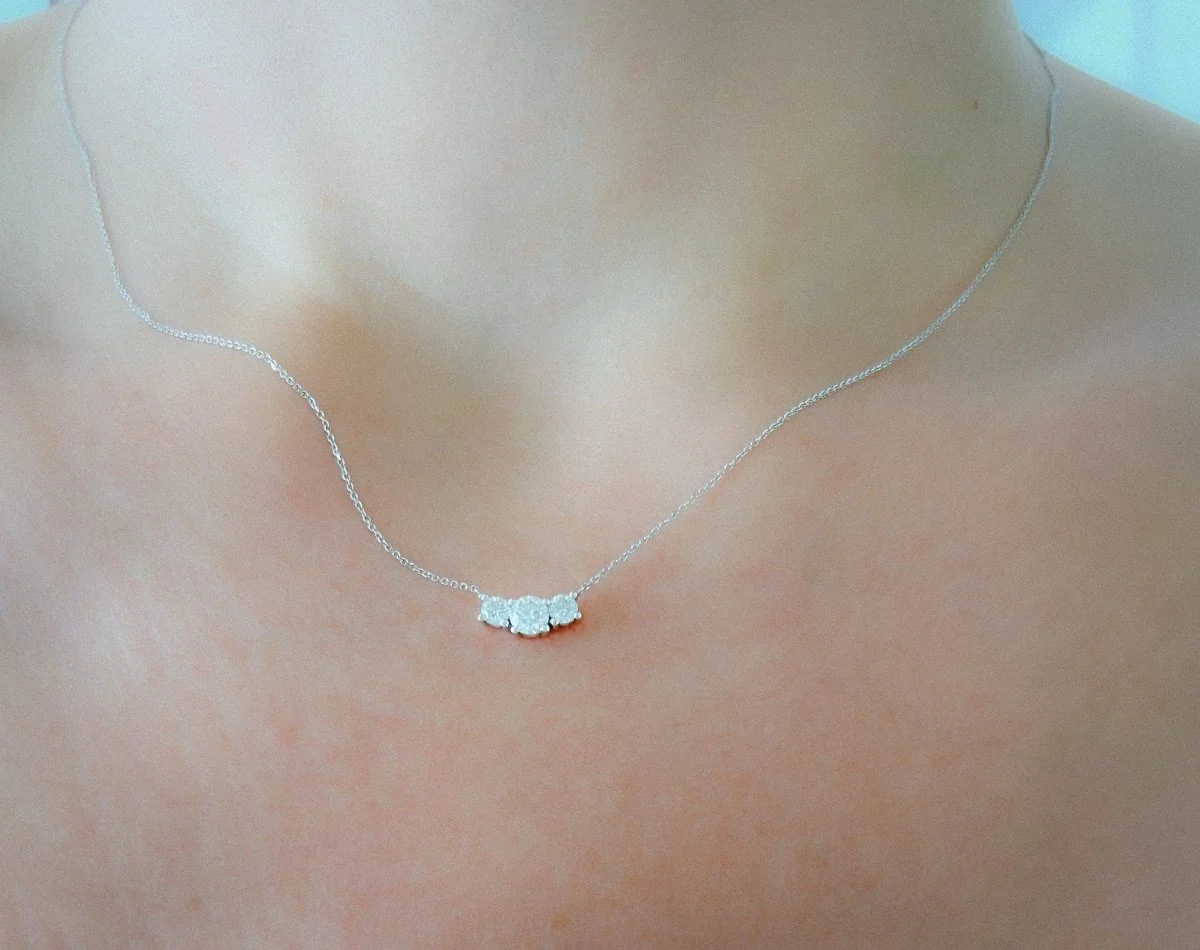Collier or gris 3 diamants - Image 2
