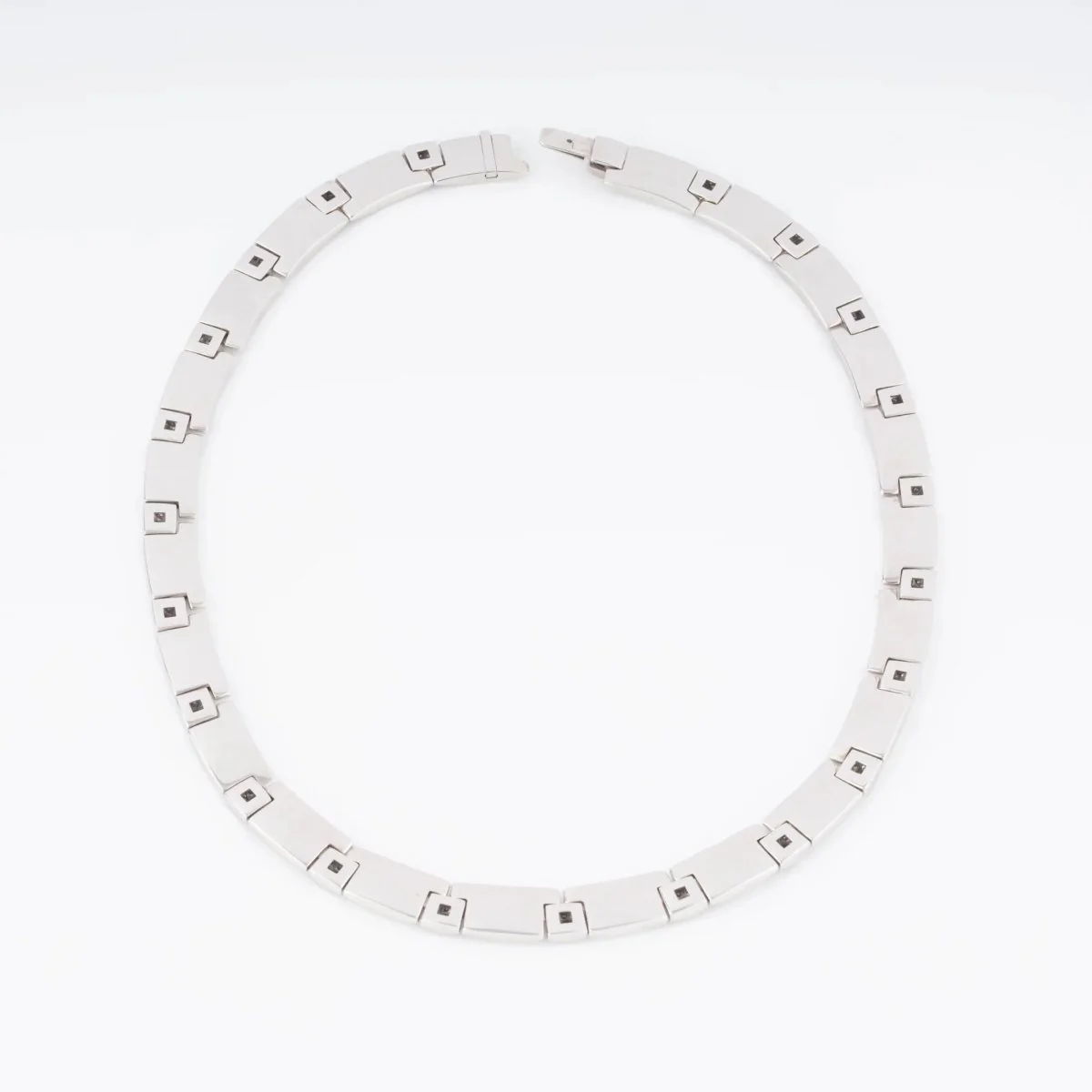 Collier or gris et diamants de la Maison Chaumet - Image 6