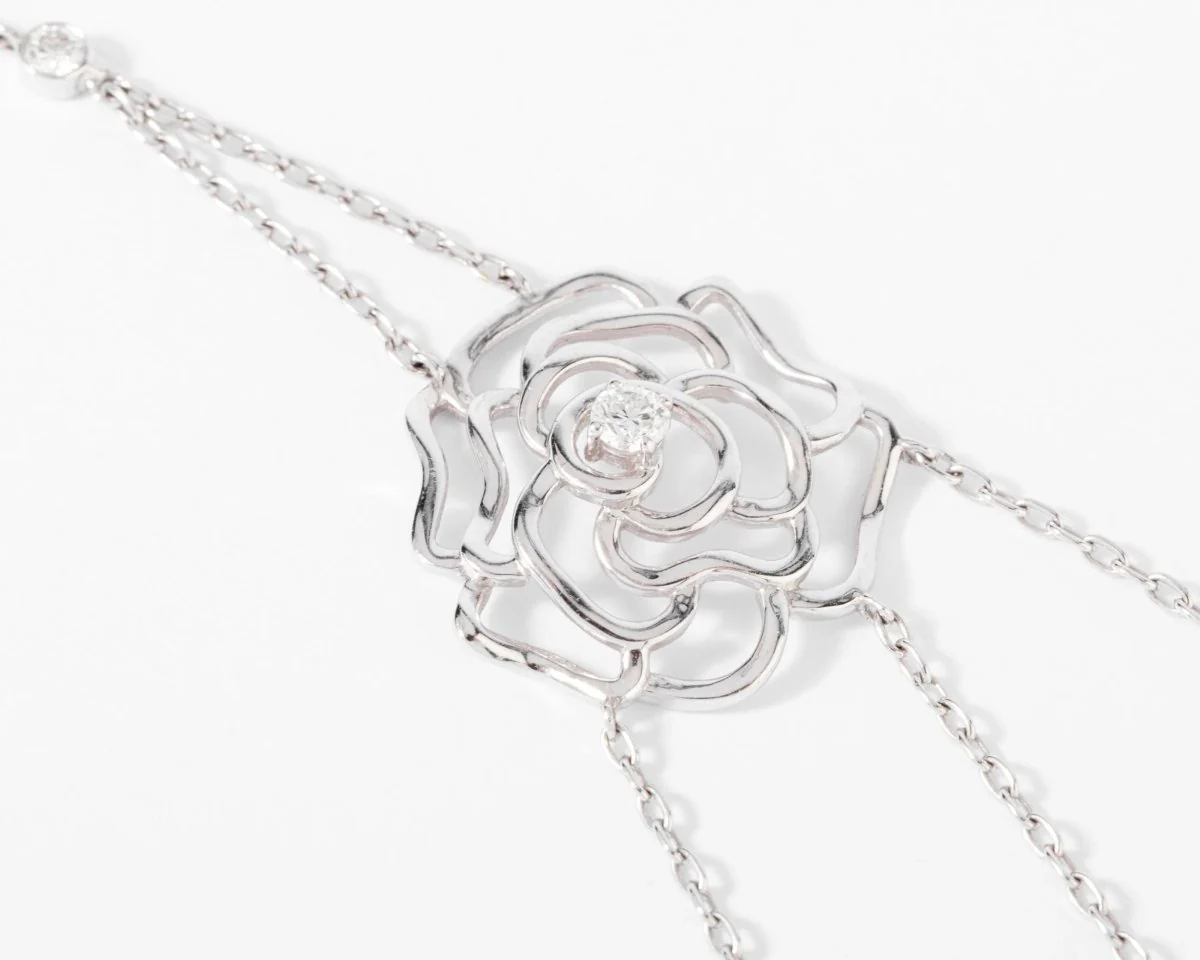 Collier or gris et motifs en fleurs en diamant - Image 4