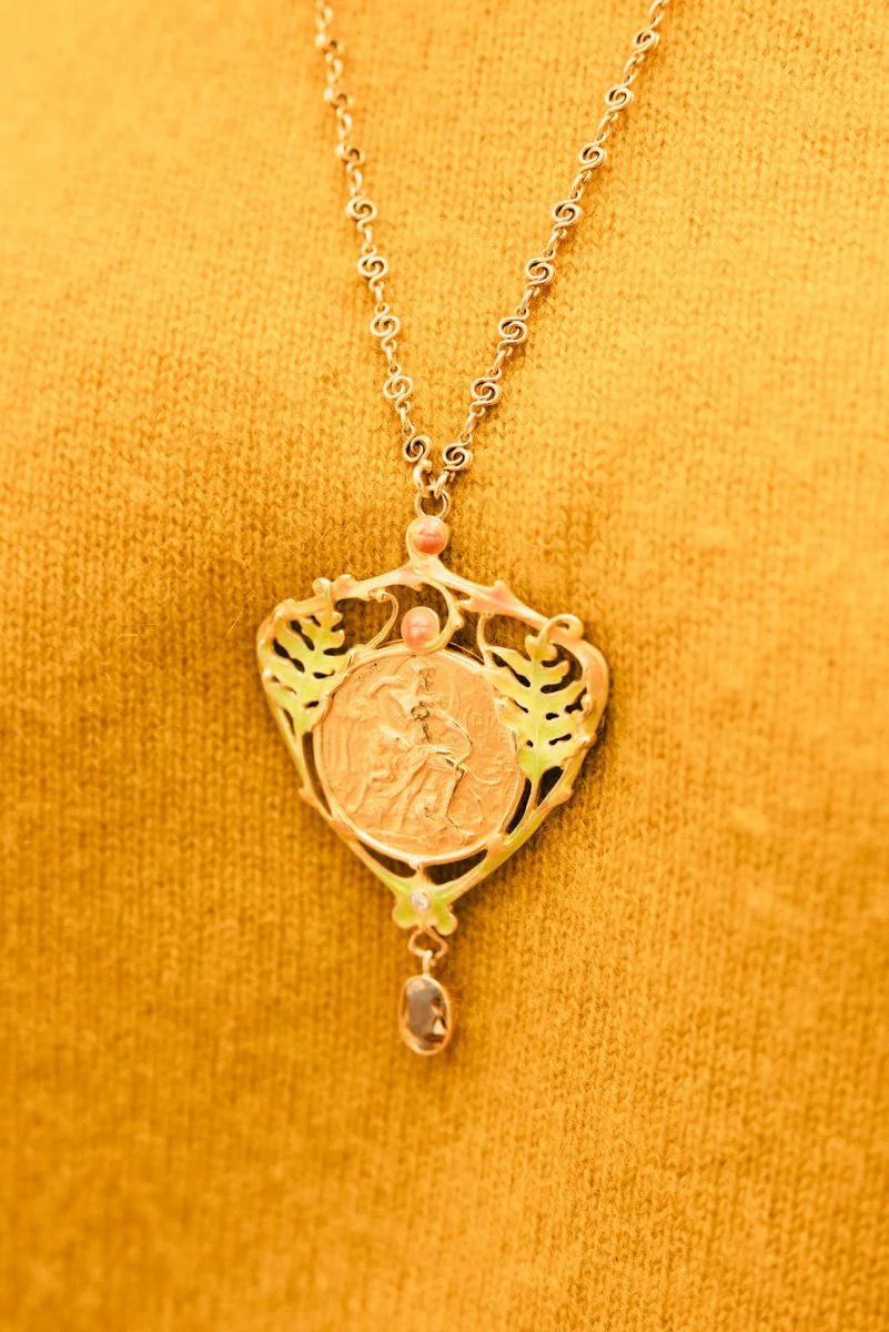 Collier Pendentif Art Nouveau HENRI VEVER en or jaune, émail et béryl - Image 16