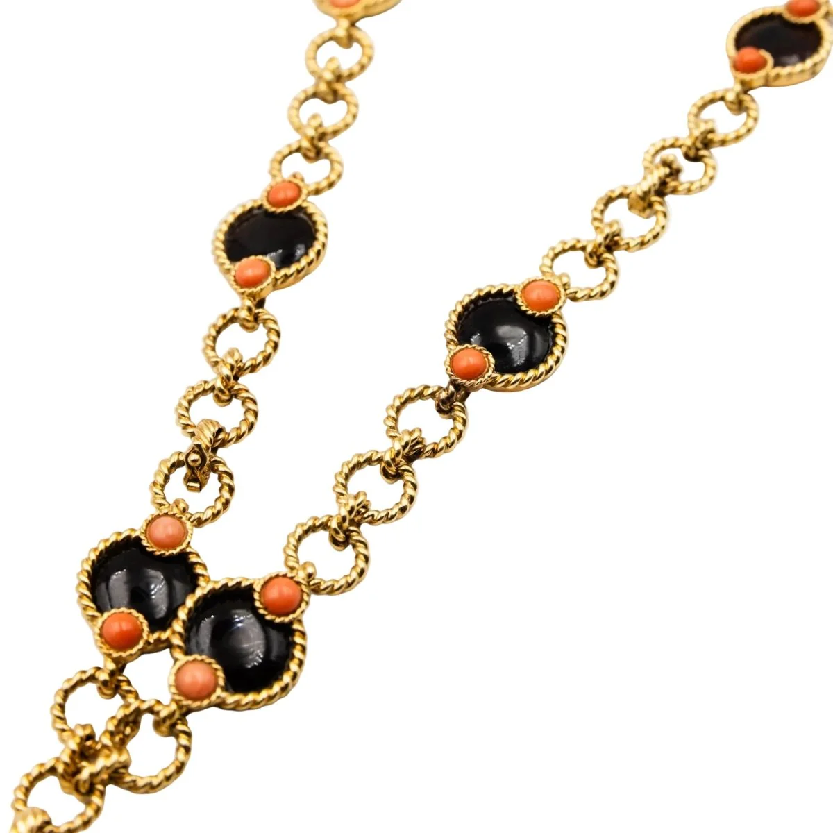 Collier Pendentif BOUCHERON en or jaune et corail - Image 4