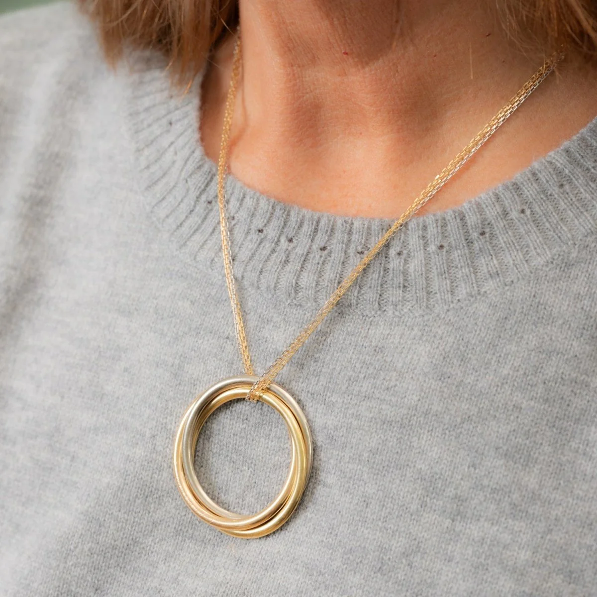 Collier Pendentif CARTIER "Trinity" en or jaune, or blanc et or rose - Image 2