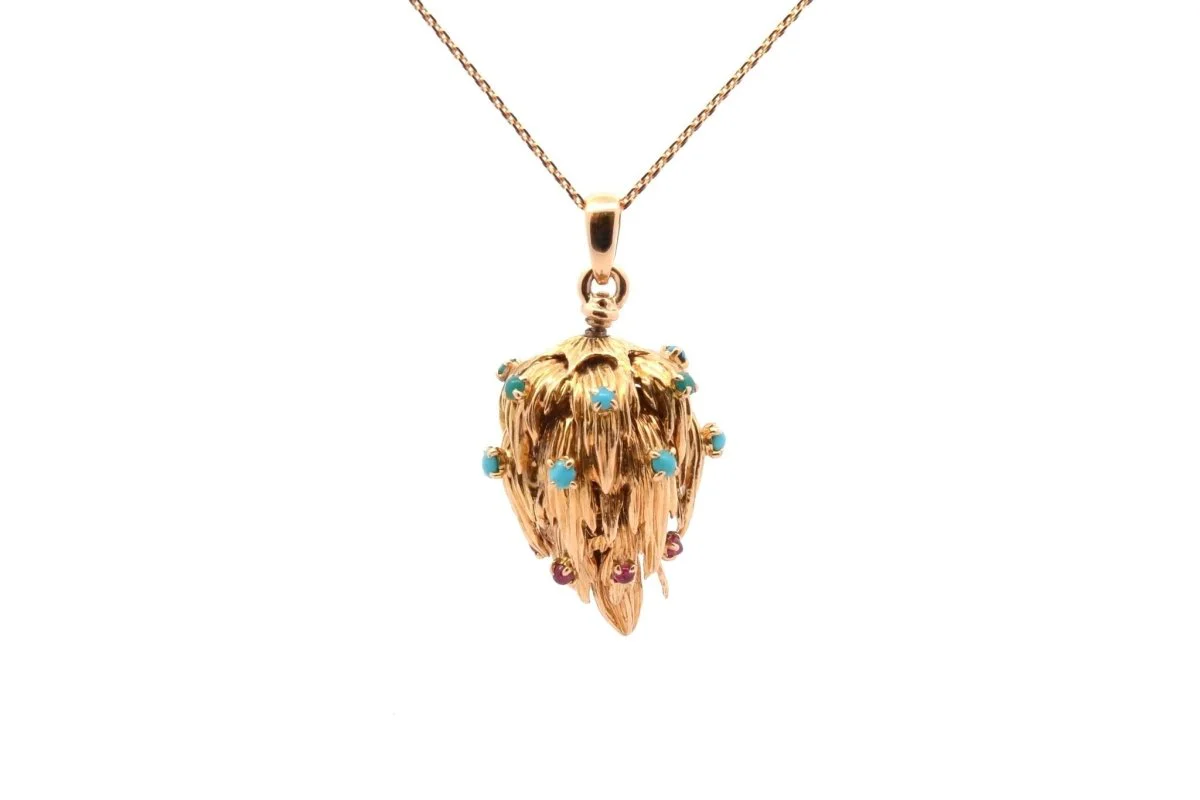 Collier pendentif CHAUMET turquoises et rubis en or